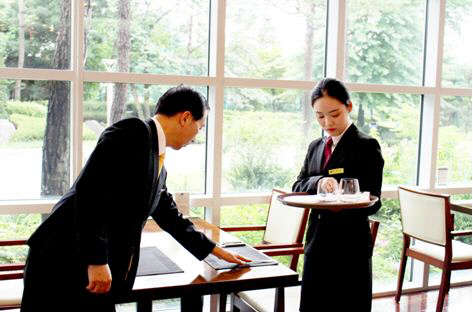 ▲호텔전문학교 메이필드호텔스쿨 현장교육(OJT) 프로그램